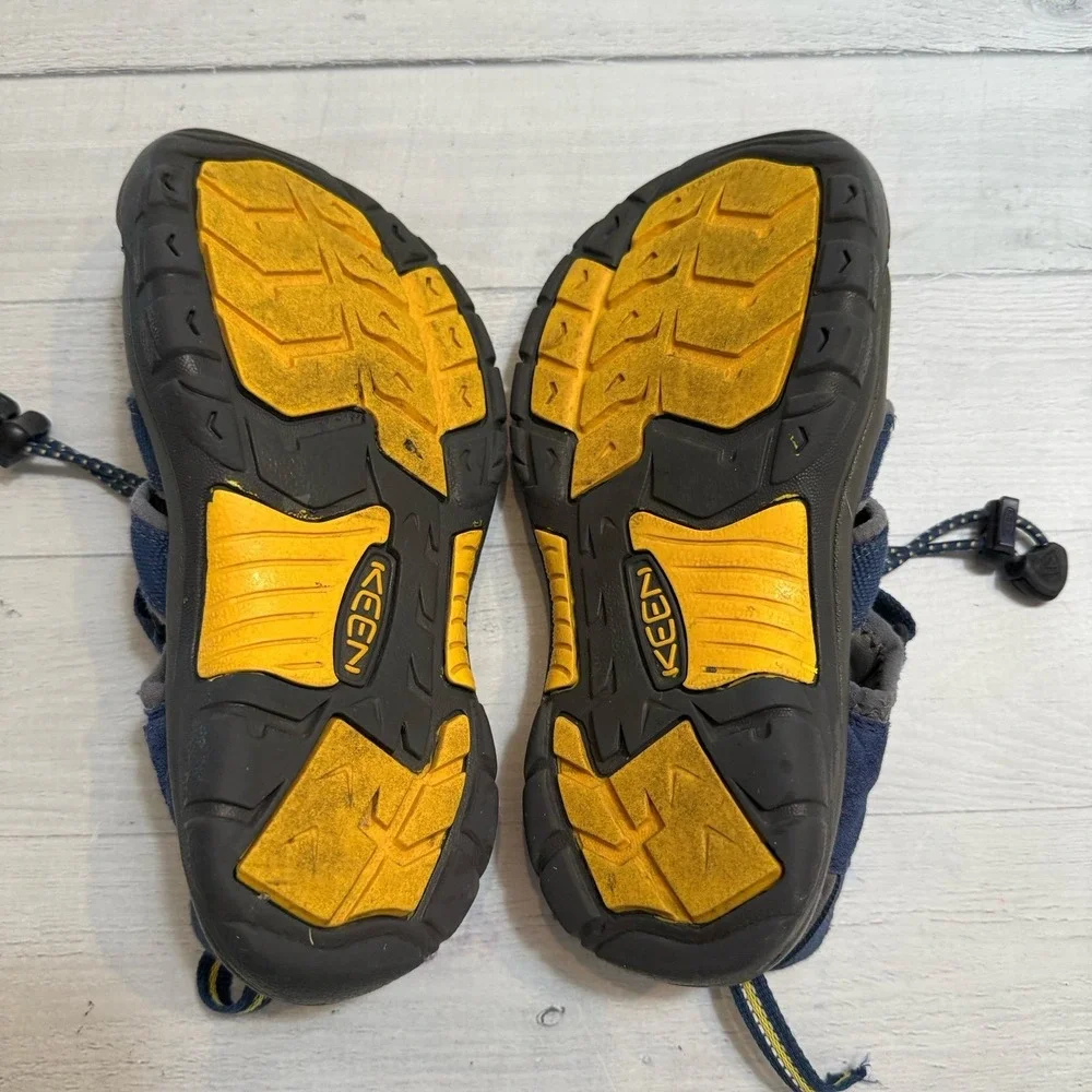 Keen kids Newport‎ hiking shoes sandals blue big kids size 2